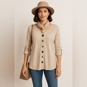 🌸 JM Collection Beige Button Front Top M 🌸